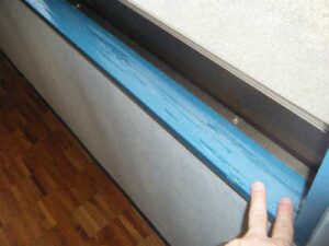 窓枠のシロアリ被害