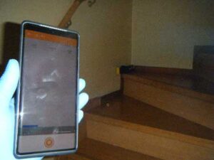 玄関上の階段を非破壊調査